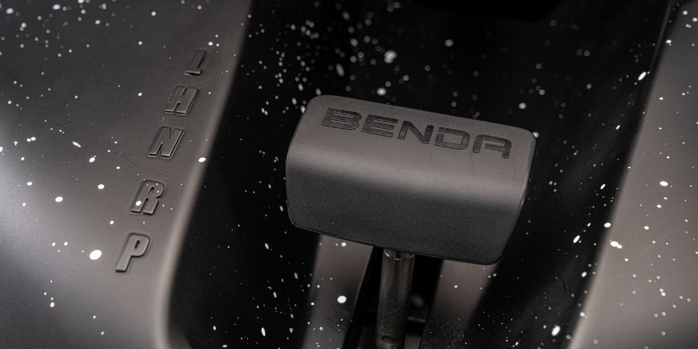 תיבת הילוכים 5 מהירויות – שליטה מלאה בכל סיטואציה BENDA REDSTONE 550 טרקטורון בנדה רדסטון 550